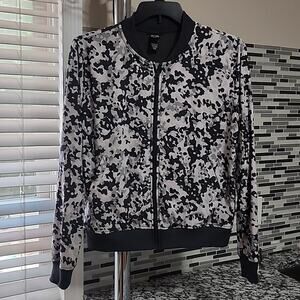 Victoria Sport Zip Up Jacket Size S (Runs big - more like a M) (PP4)
